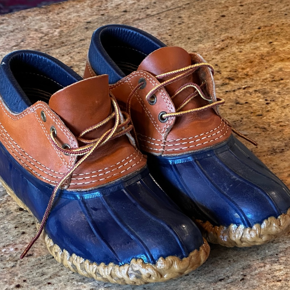 LL Bean Boots Women’s size 8  Navy Blue and Leather Excellent Condition
